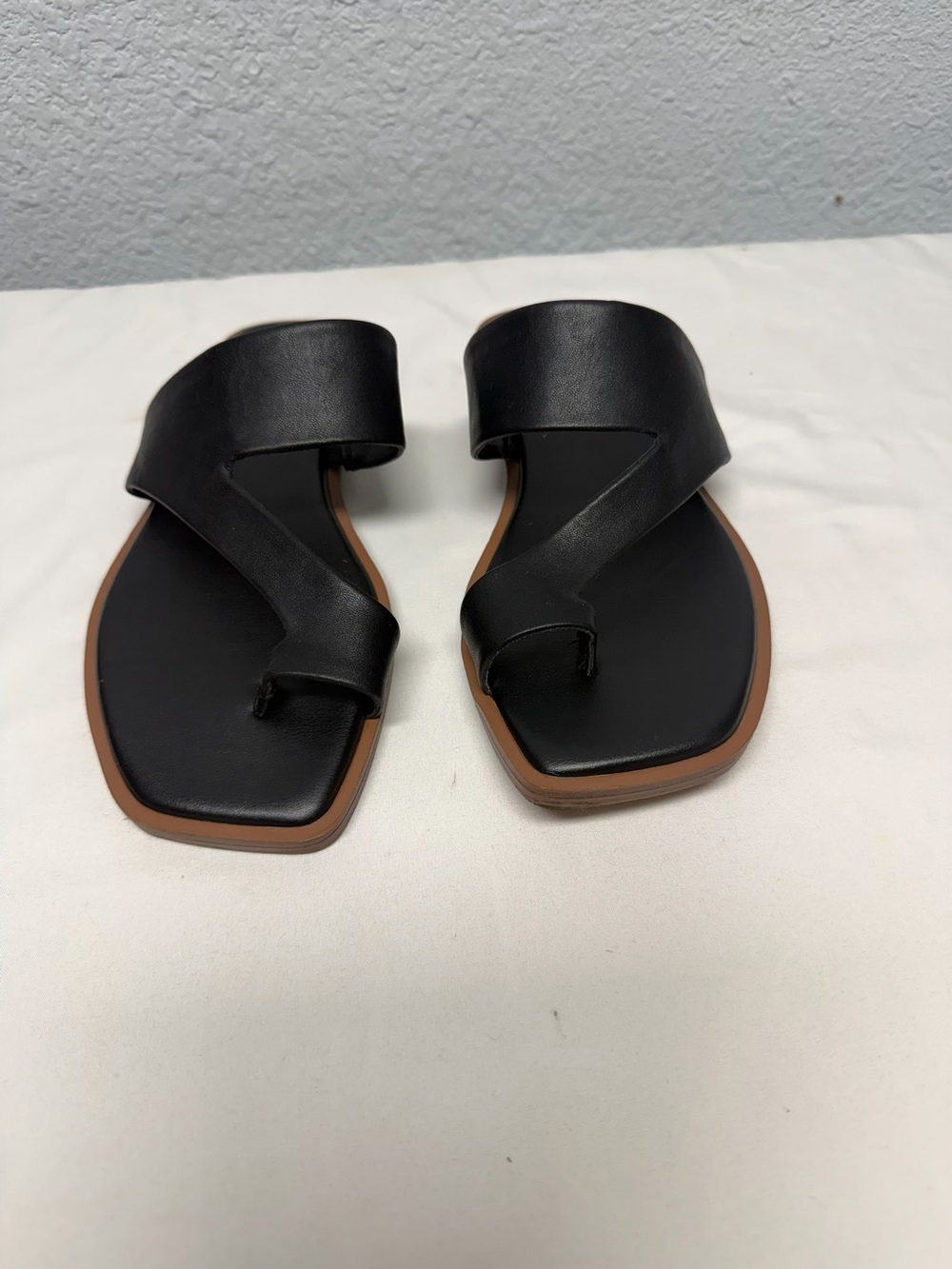 Franco Sarto Black Toe-Loop Slide Sandals with Brown Trim